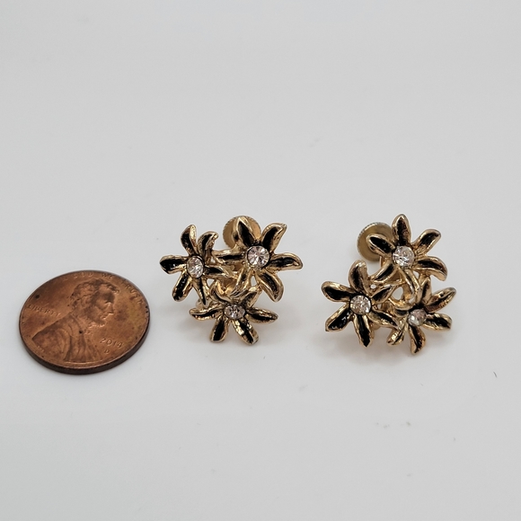 Vintage Rhinestone Flower Triad Cluster Black Gold Tone Screwback Earrings - Picture 7 of 7